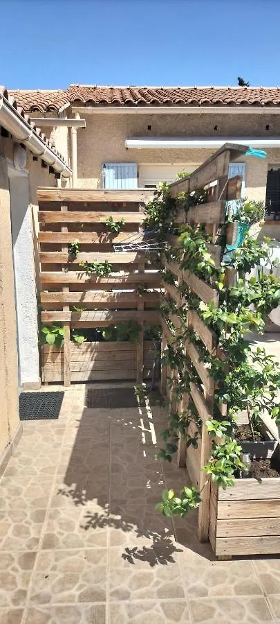 Appartement Studio Pour Location Vacances A La Semaine Avignon Frankrijk